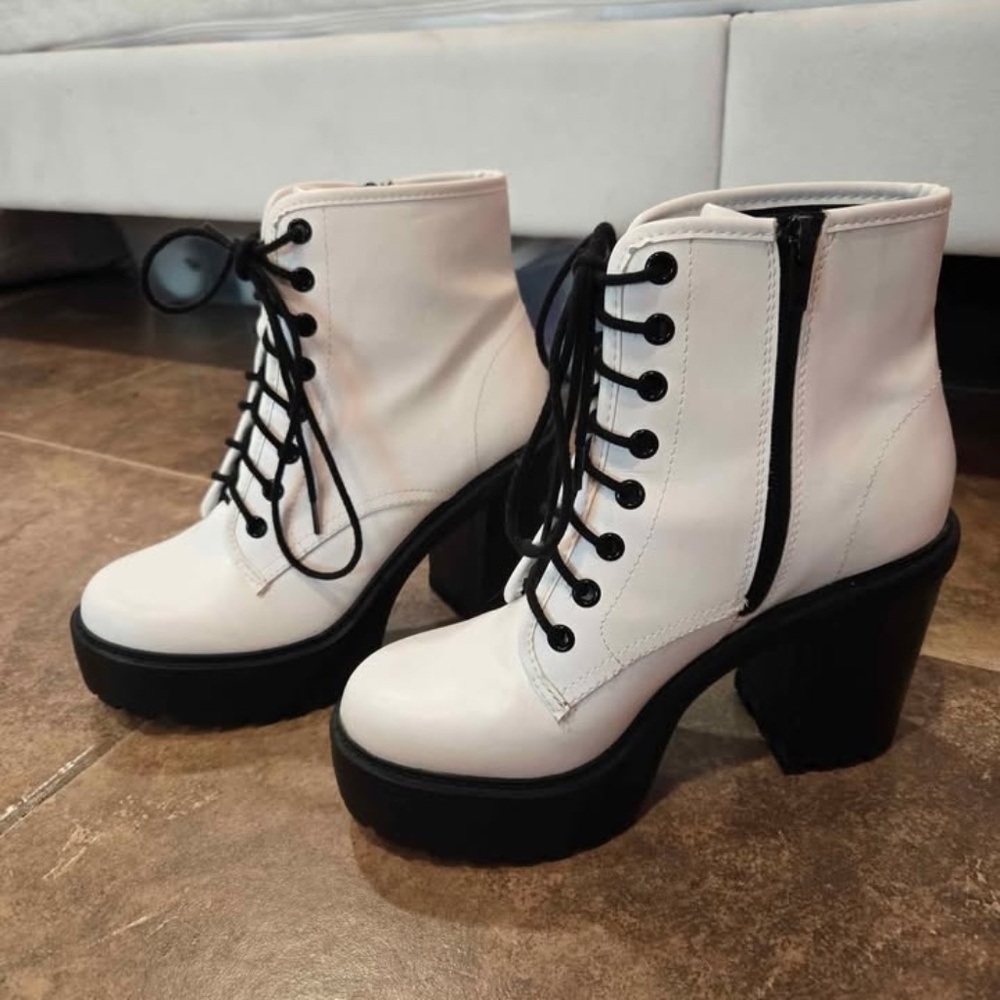 White Heeled Combat Boots – Size 8.5 – Lightly Worn